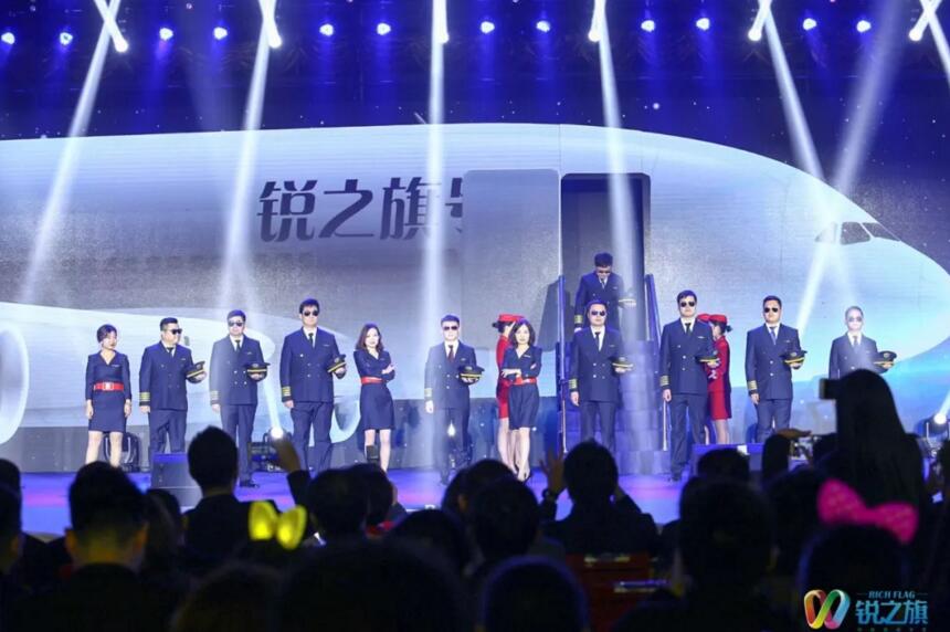 公司年会我中了千元大奖,半夜,前女友突然发来信息……