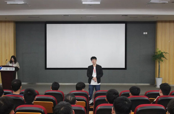 1555124724233789.jpg 配图2 云和数据JAVA培训班毕业典礼.jpg