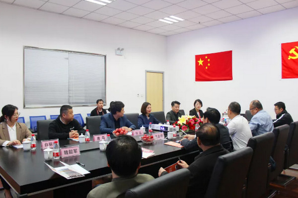 1556607764580636.jpg 配图9 河南现代教育科技集团领导莅临云和数据指导工作.jpg