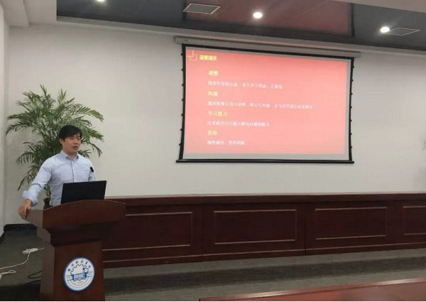 1557190438384001.jpg 配图3 郑州科技学院与云和数据泛IT学院2019年第一届新卓班开班.jpg